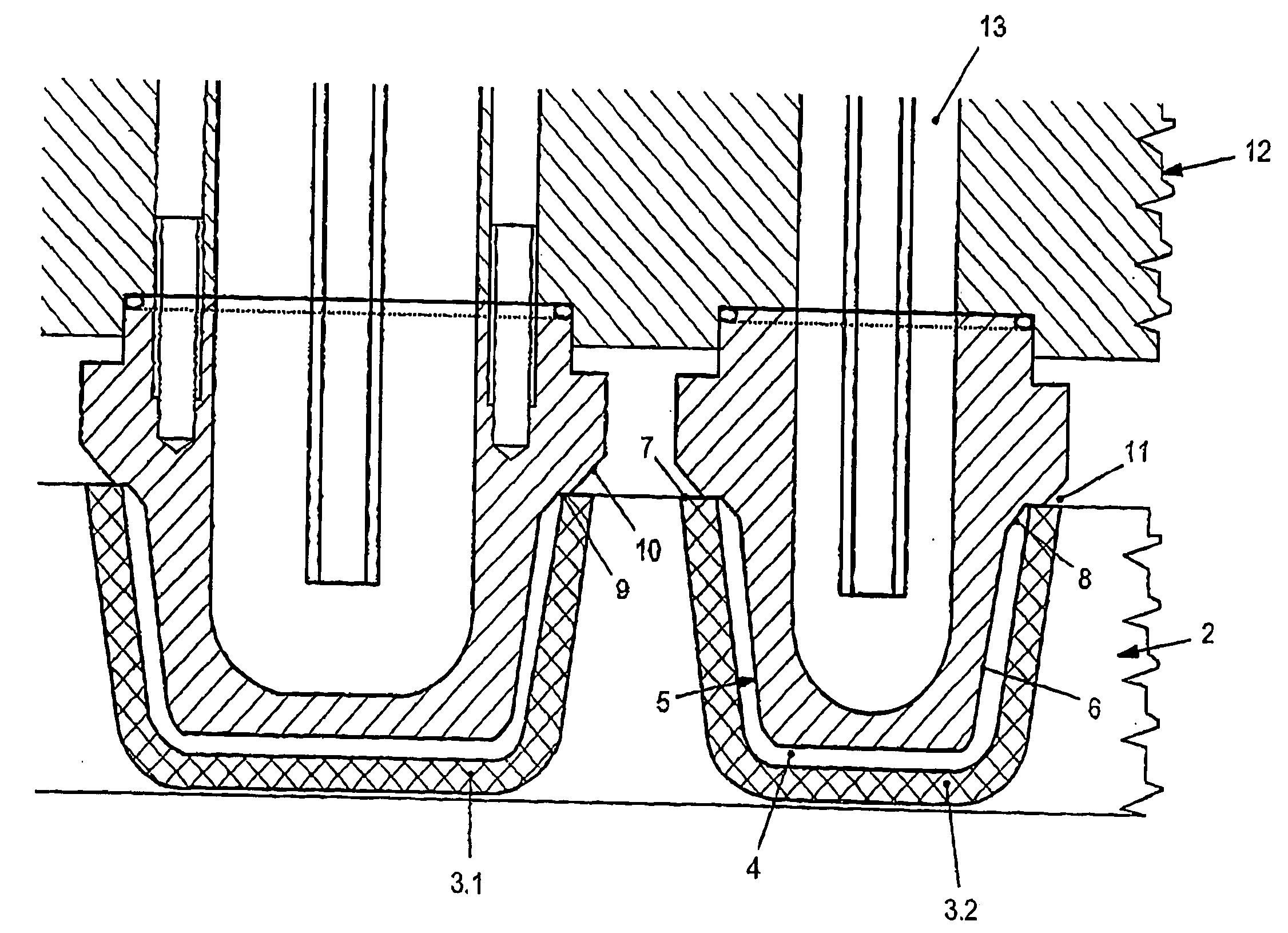 Method and device for the production of edibles comprising an outer shell