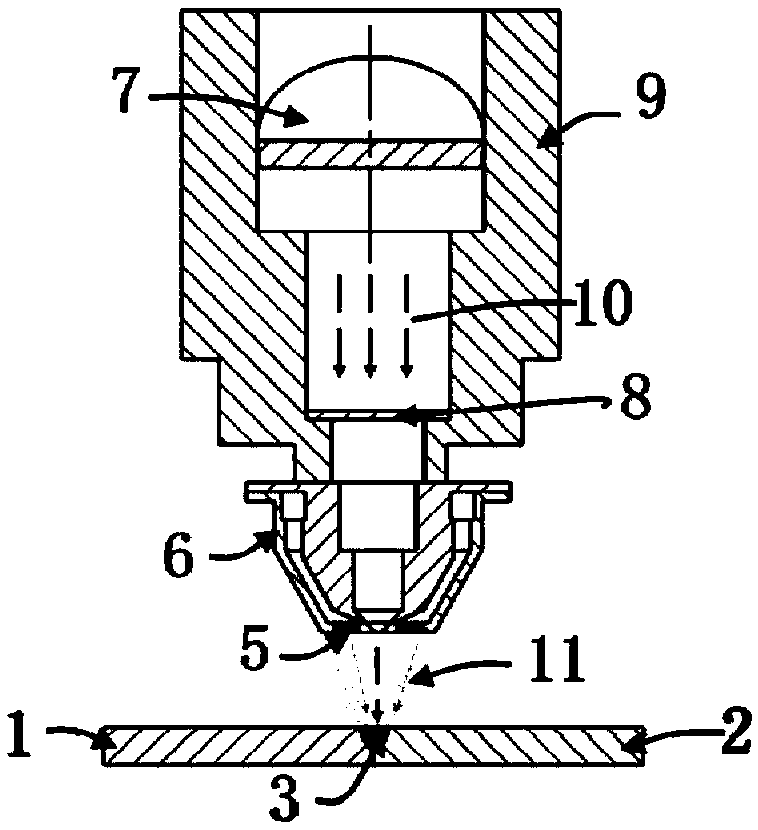 Laser welding device with cooling system and welding method thereof