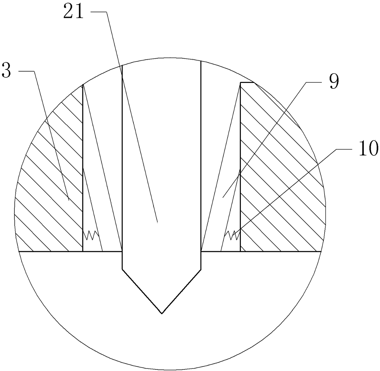 Smashing device used for pet snacks processing