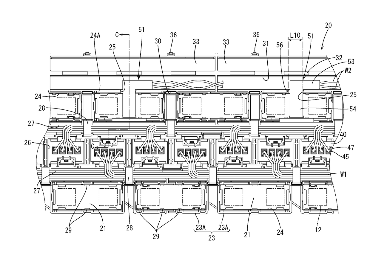 Structure for attaching temperature detection member to bus bar and wiring module