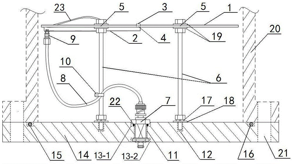 Built-in ultrahigh frequency sensor spread spectrum structure for GIS partial discharge detection