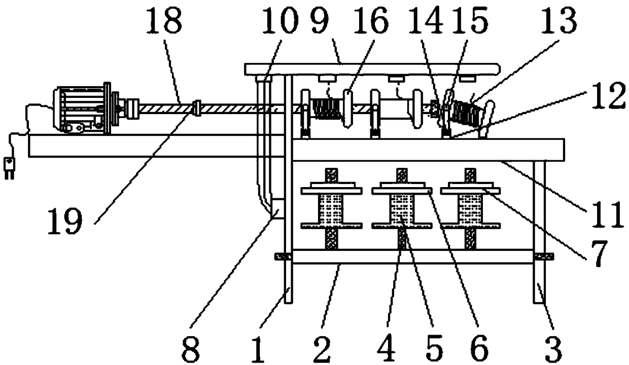 Spinning device facilitating automatic thread winding