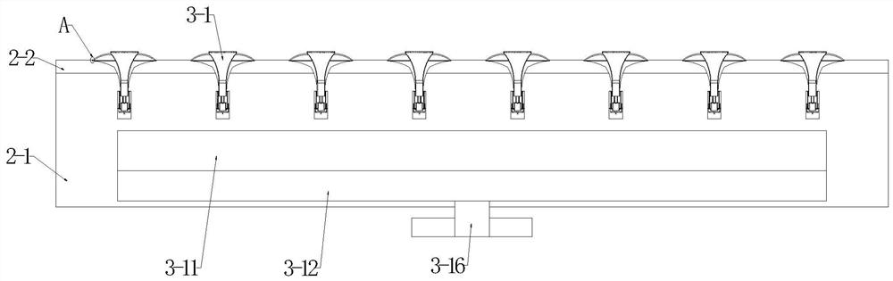 Conveyor belt conveying device with vacuum anti-separation structure