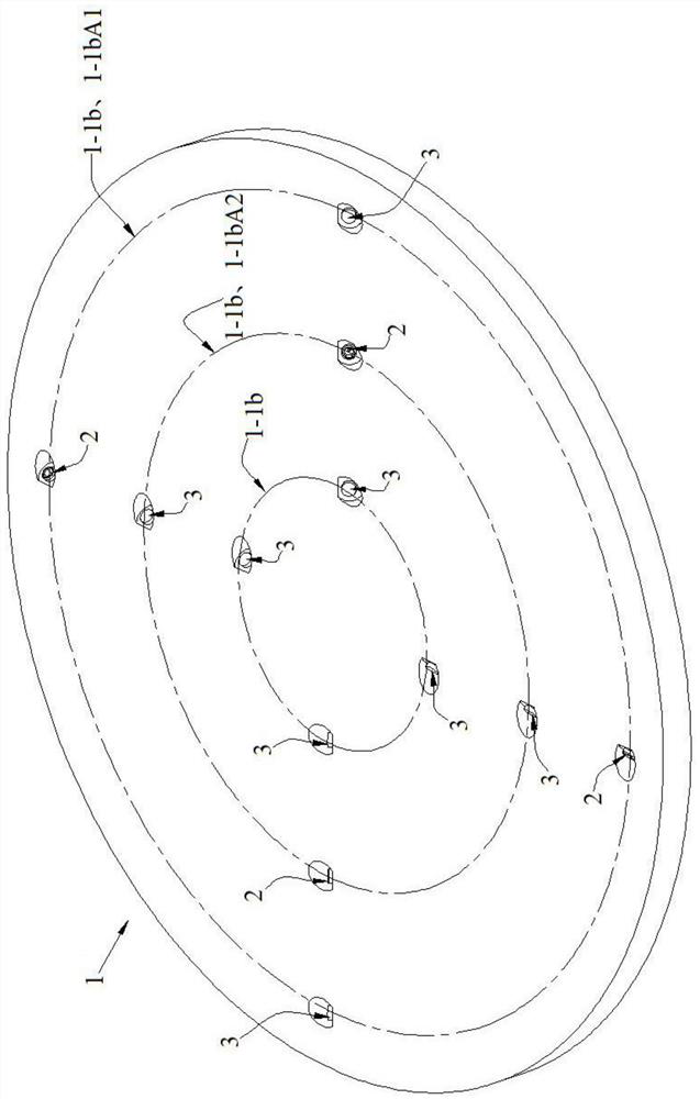 Flow dividing rotary disc for cleaning equipment of net clothing in deep water net cage and graded rotation speed regulating method thereof