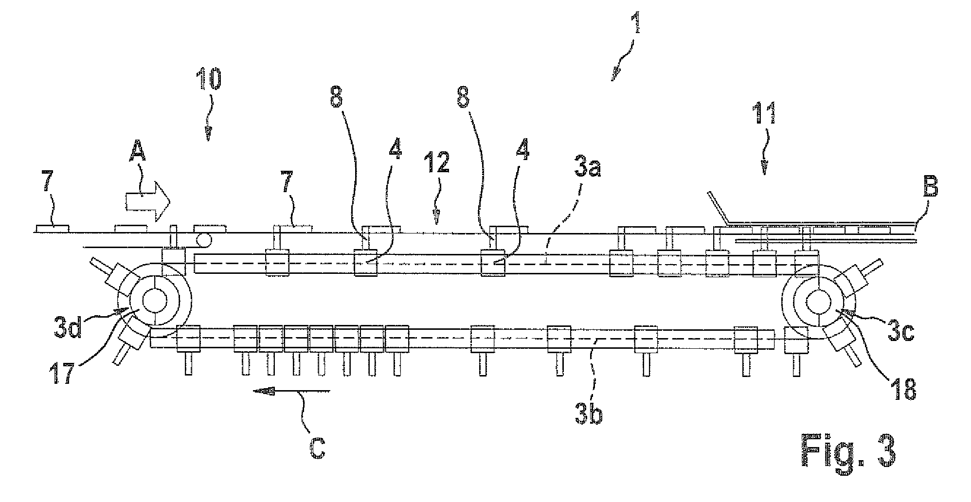 Apparatus and method for transporting products, having a linear drive mechanism