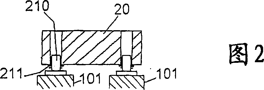 Needle loom in which the frequency of at least one of its vibration modes can be adjusted