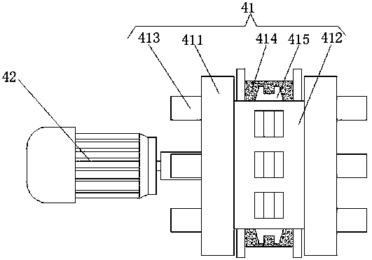 A conveying device for processing electric vehicle handlebars