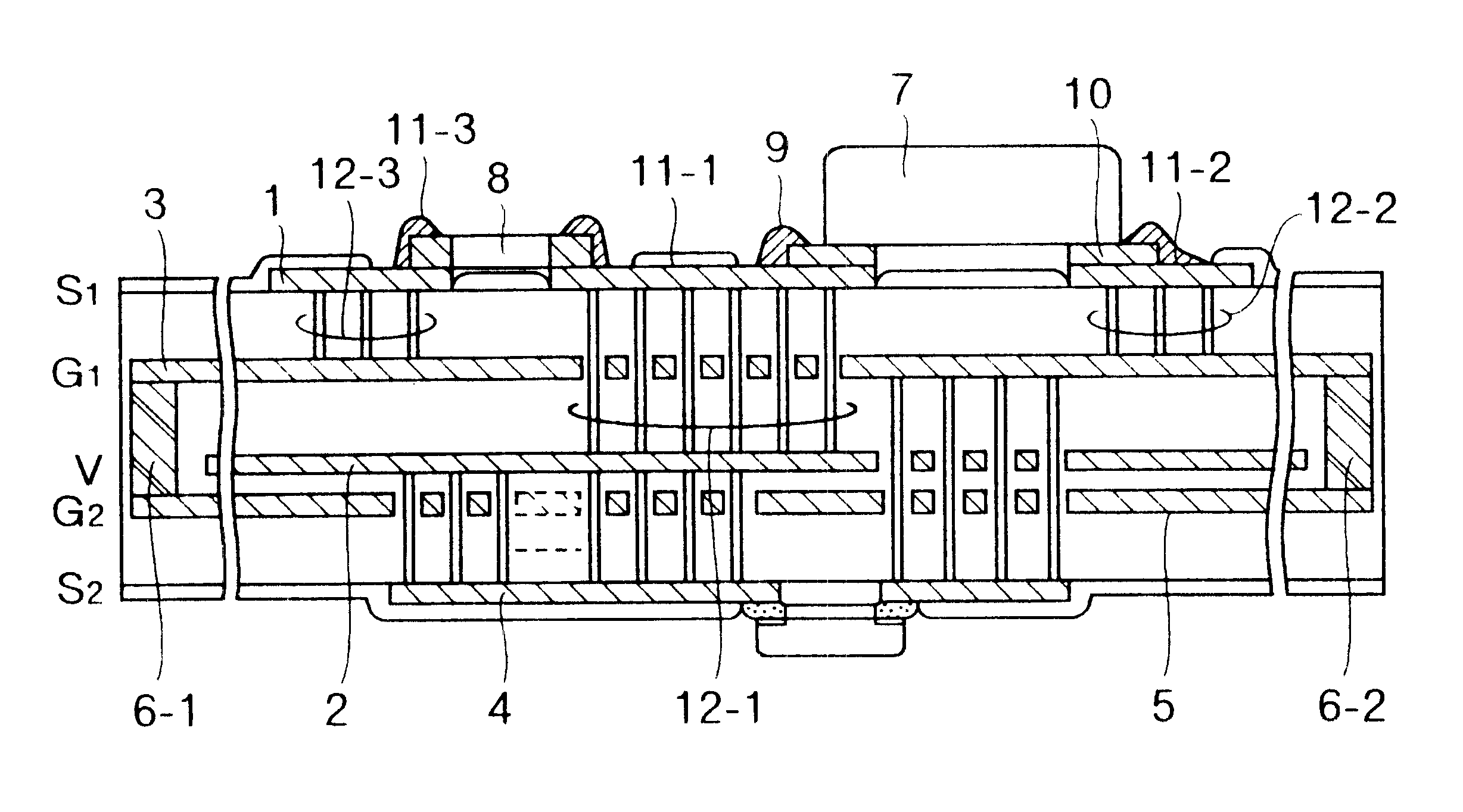 Low-EMI electronic apparatus, low-EMI circuit board, and method of manufacturing the low-EMI circuit board.