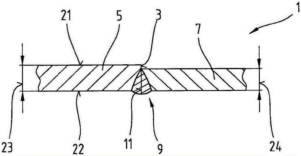 Endless belt having a belt body made of metal and method for checking the pore size in the belt surface of the outer belt side