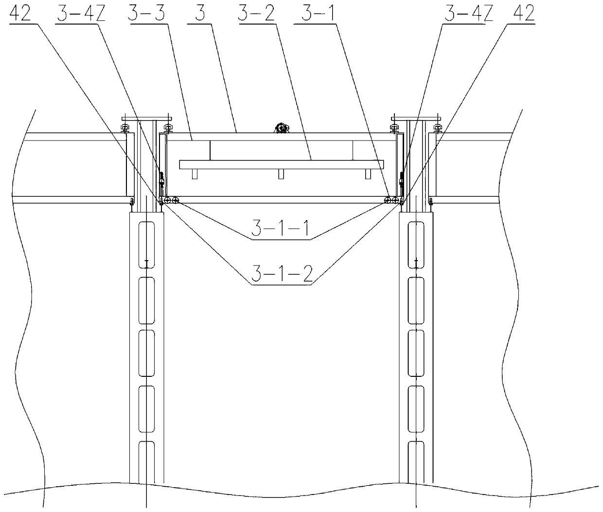 A container crane for U-shaped berth