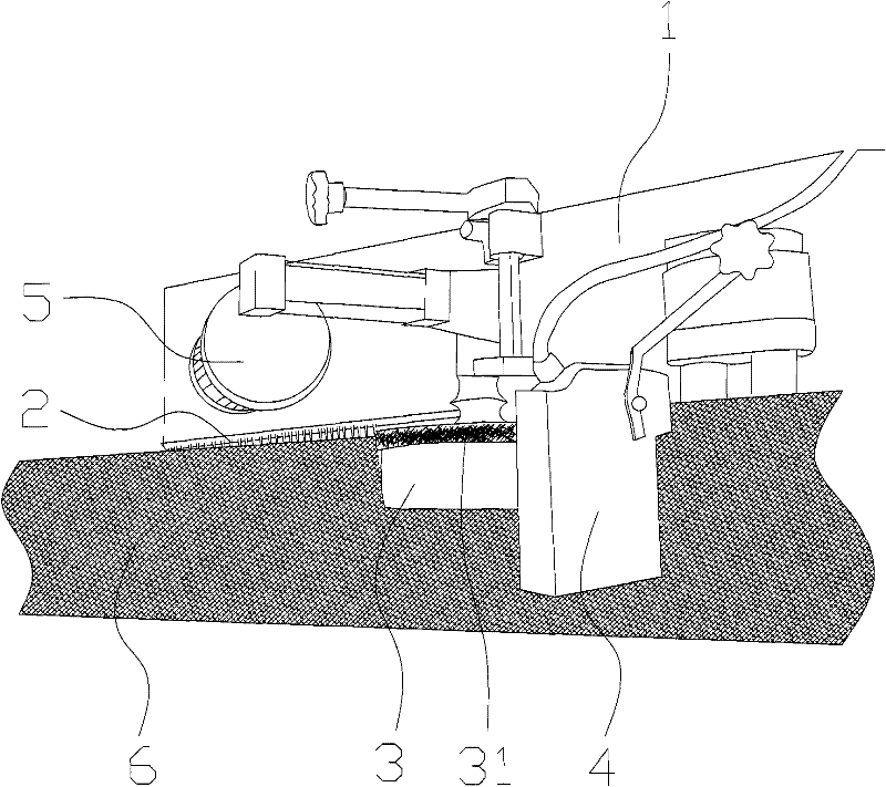 Cloth edge tightening device