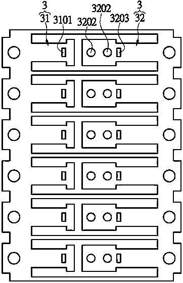 Solid electrolytic condenser packaging structure used for reducing equivalent series resistance and production method thereof