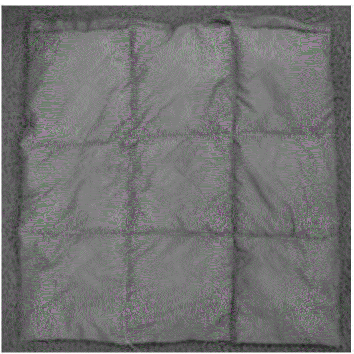 Insulating packing material, preparation method thereof and insulating product comprising same