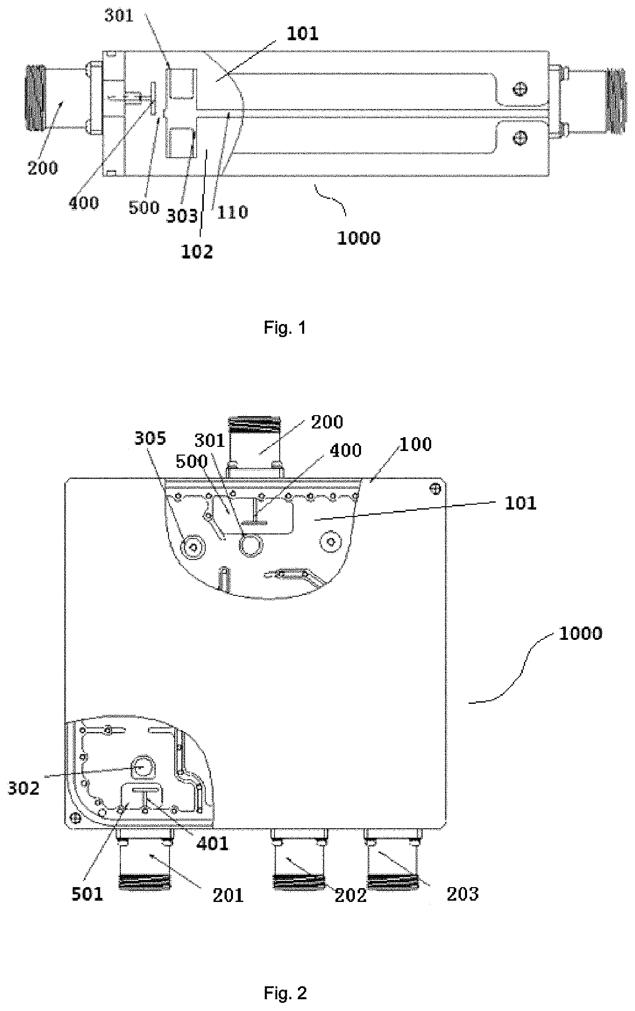 Combiner with a common port and a dually layered cavity