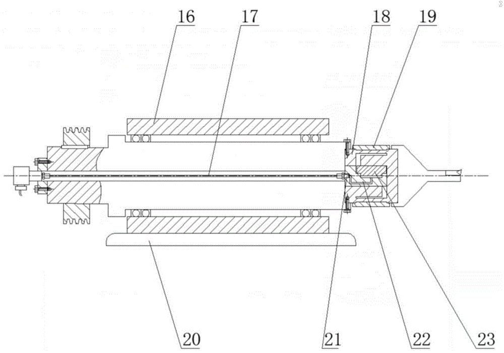 Micro-feeding device for hydraulic boring tool and boring lathe with micro-feeding device