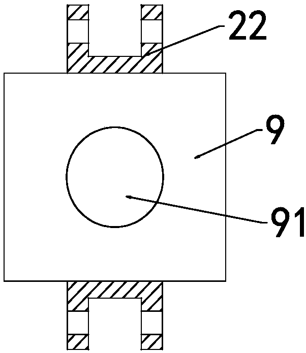 Lifting type pipe cutting device for building engineering