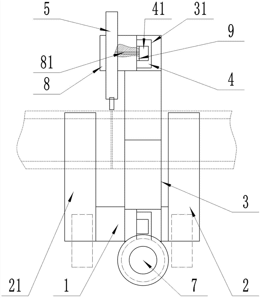 An automatic welding and painting device for pipes