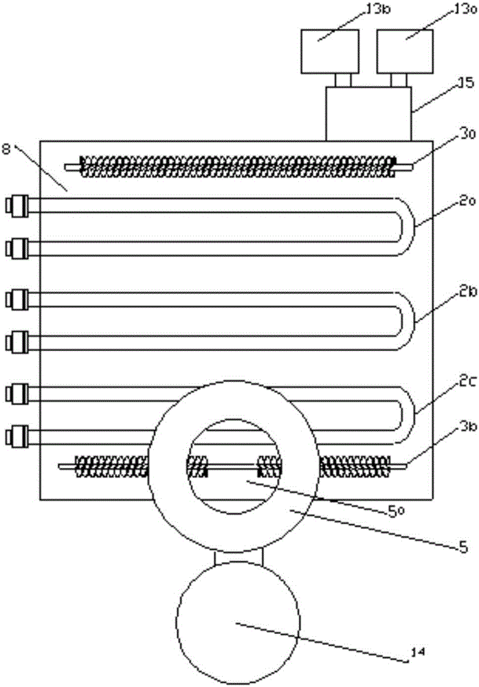 Fixed bed reactor used for low-temperature continuous pyrolysis treatment of waste circuit boards, and method thereof