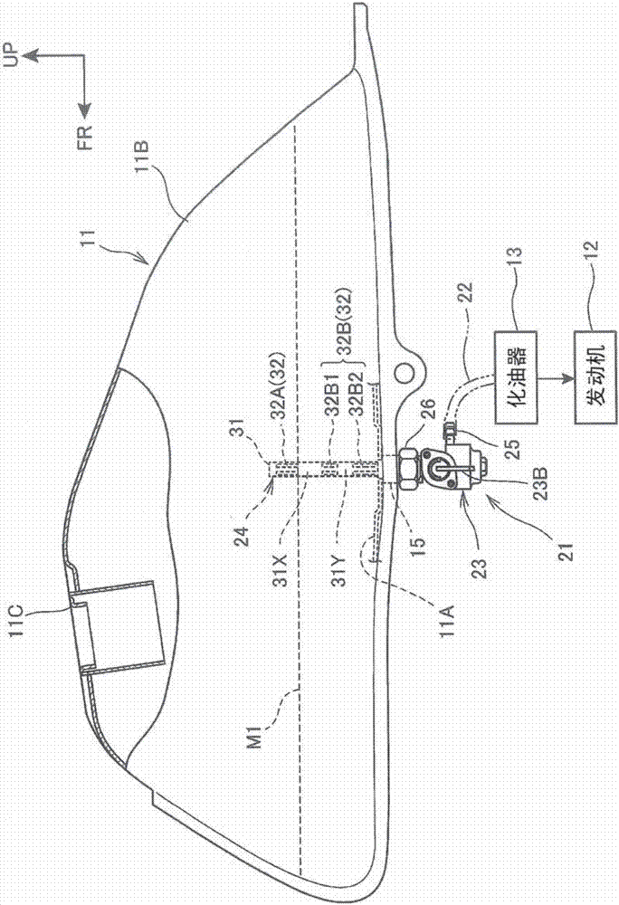 Straddle vehicles and fuel filters