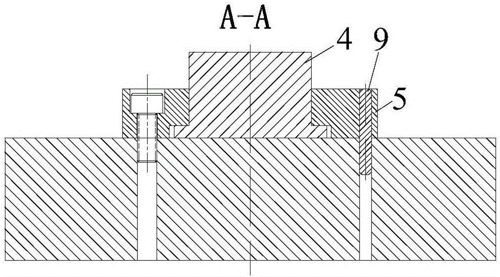 First process fixture for processing engine water pipe and first process processing method adopting first process fixture