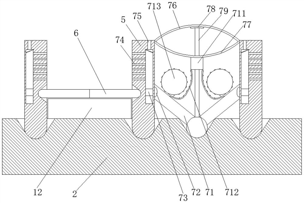 Semiconductor device with self-adaptive heat dissipation function