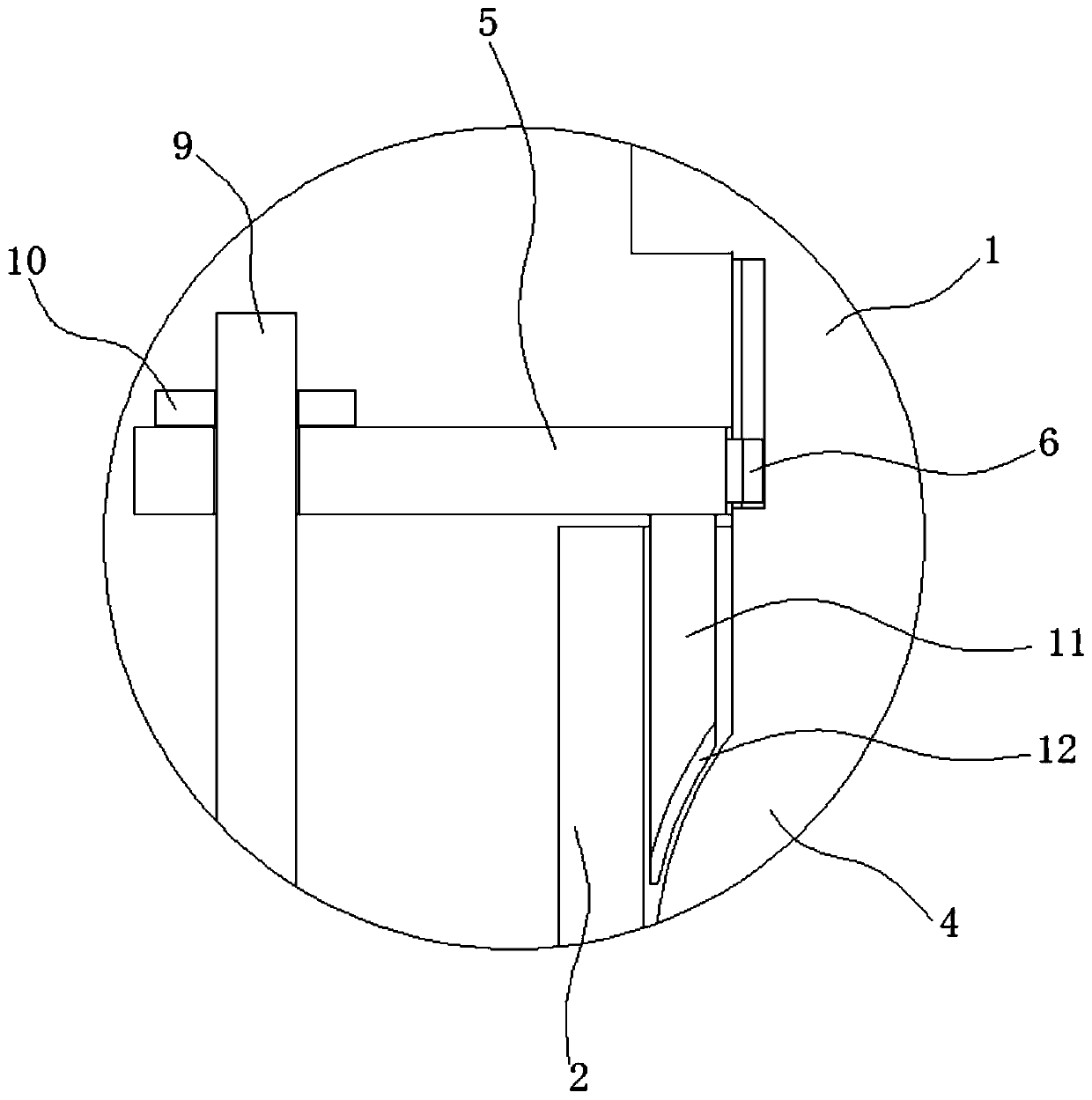 A rotatable oil injection mechanism