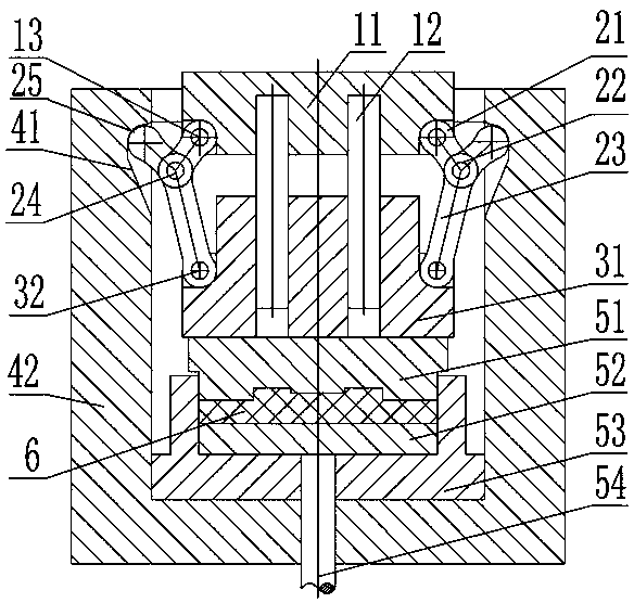 A supercharging device and supercharging mechanism thereof