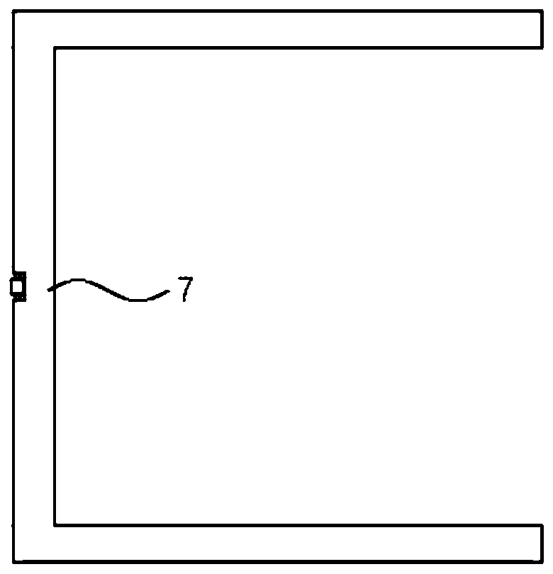 Gap oil slick-removing mechanism for sewage treatment