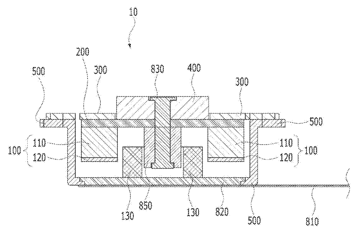 Vibration output apparatus and portable electronic device comprising vibration output apparatus