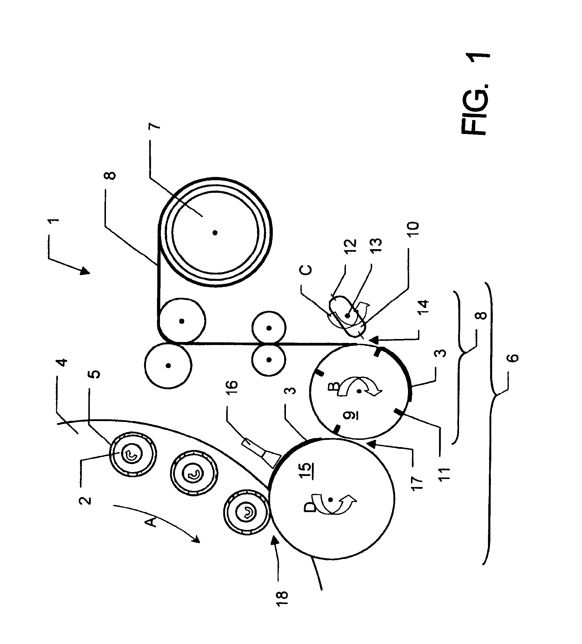 Labeling arrangement for labeling beverage bottles