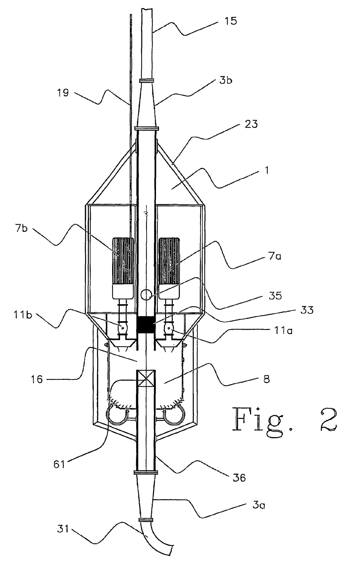 Arrangement and method for regulating bottom hole pressures when drilling deepwater offshore wells