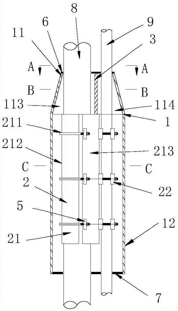 Vertical shaft traction cable clamp with guiding and avoiding functions