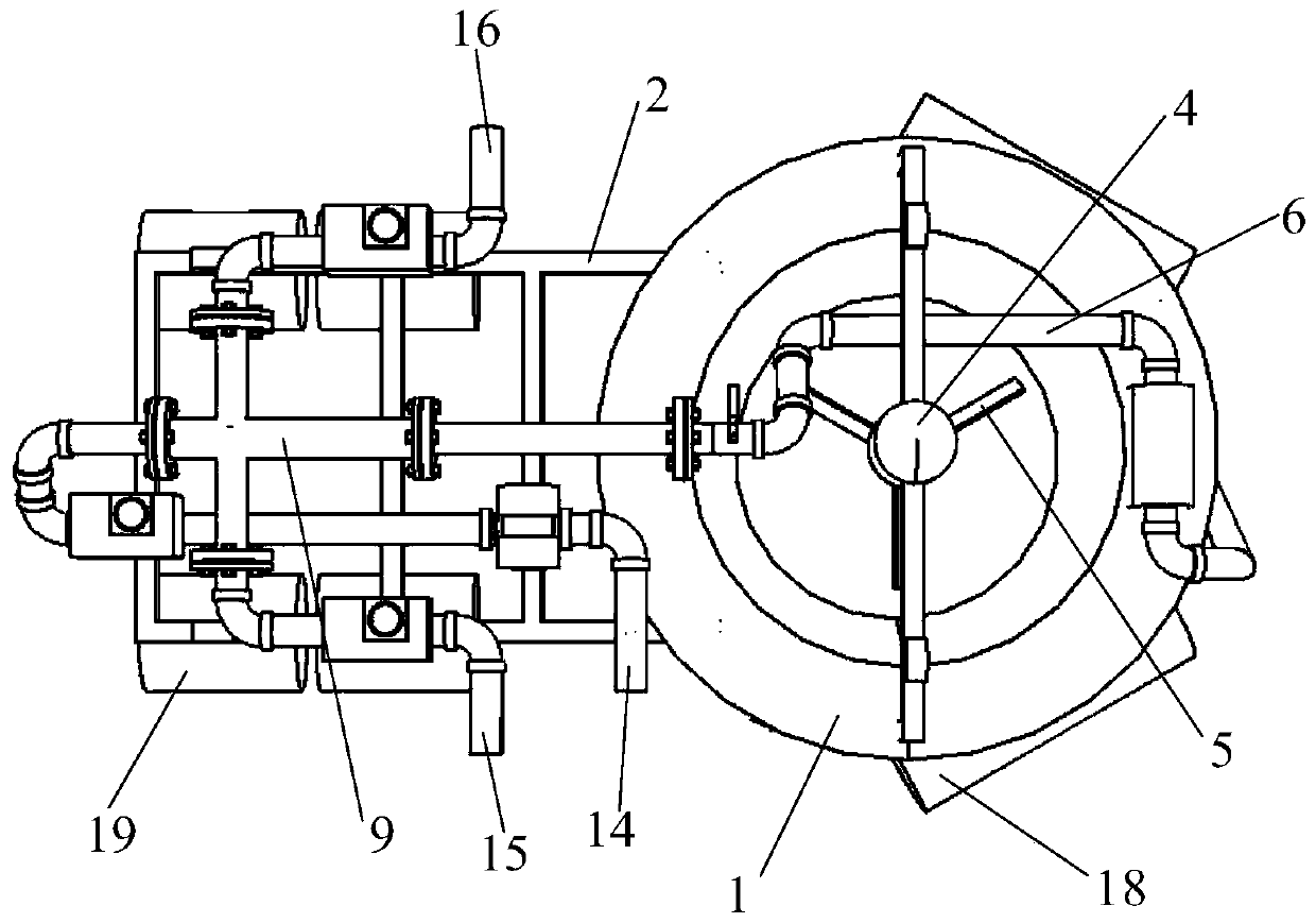 Sea surface spilled oil rapid separation and recovery device