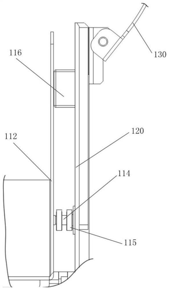 Hip holding device and shifting machine comprising same