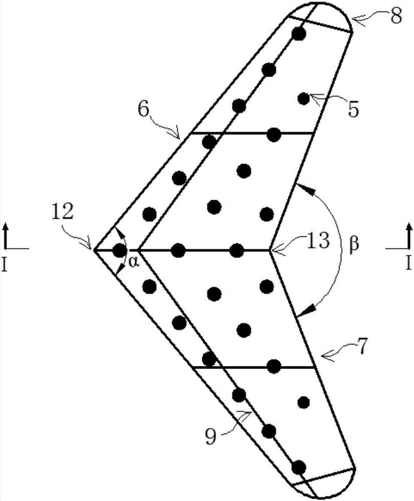 Wing type energy dissipating plate and debris flow drainage trough including same