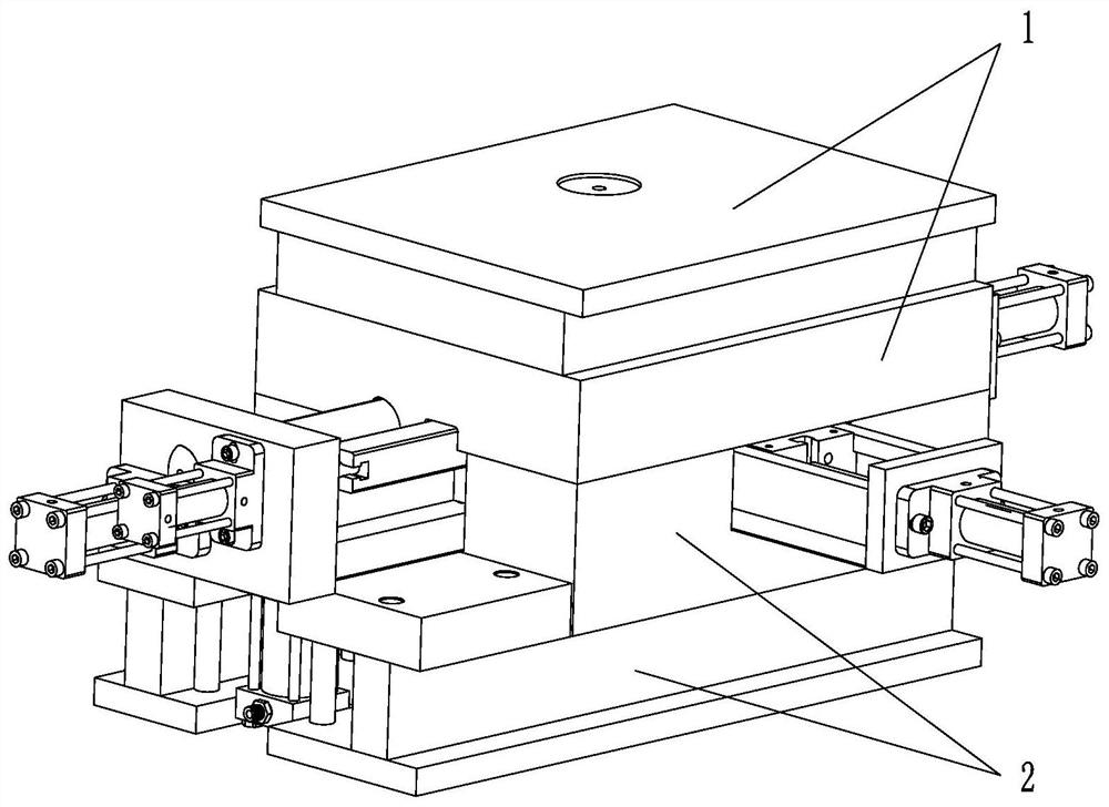 Pipefitting die with runner without retardation and forming method thereof