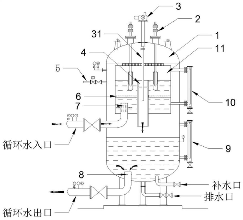 Liquid level stabilizing structure for controlling electrode water level tank in semi-immersed electrode boiler