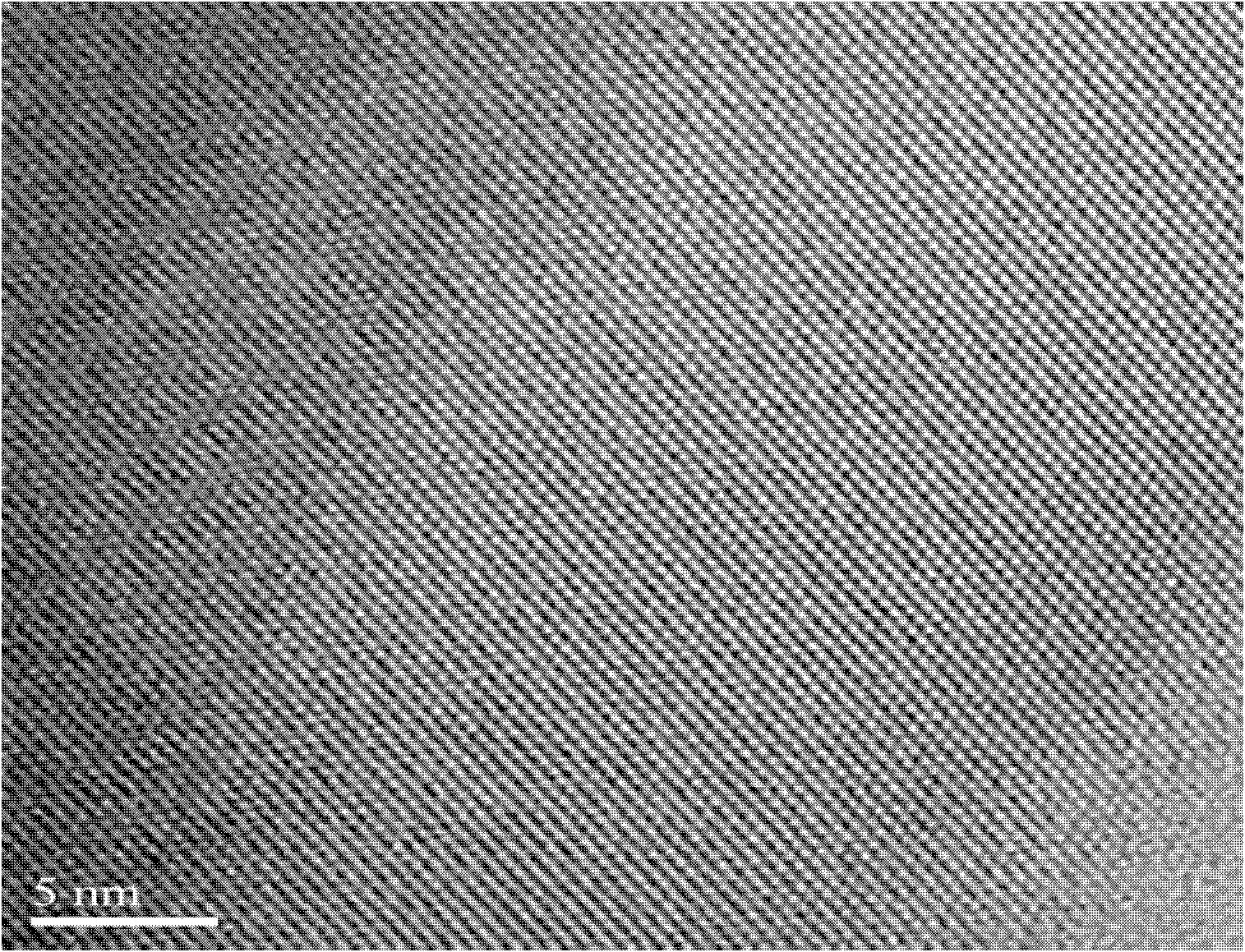 Method for preparing polymer crystal at low temperature by using ultraviolet polymerization