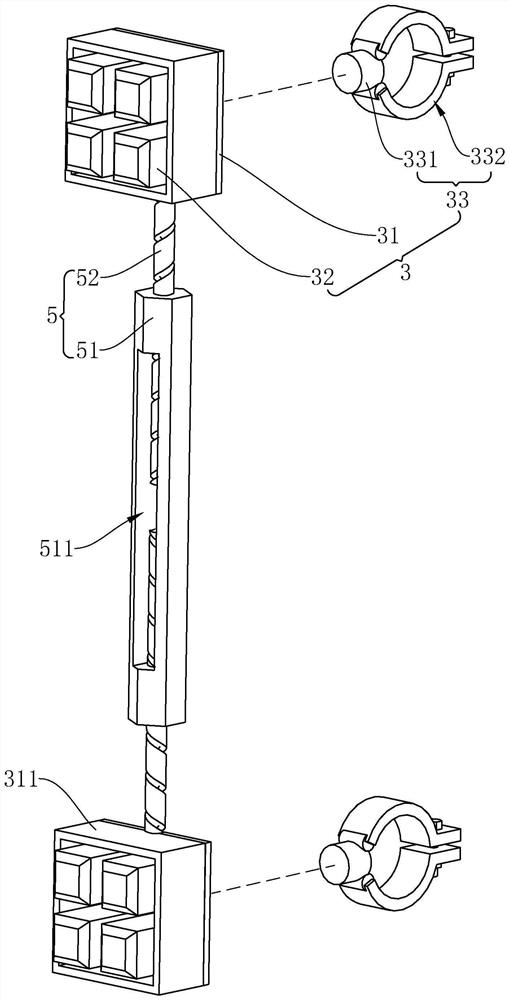 Spliced display screen capable of preventing image deformation