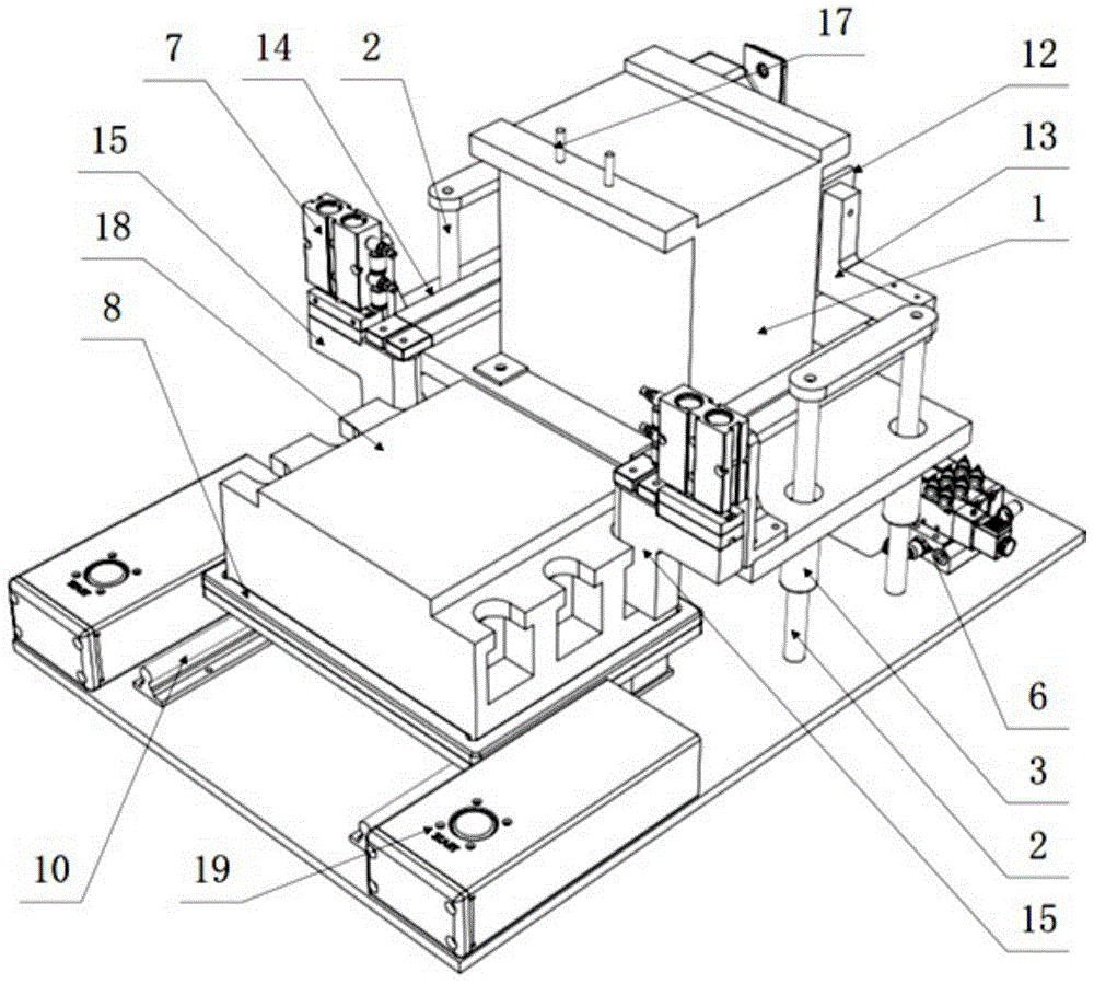 Integrated device for large-scale low-voltage breaker high-current tests