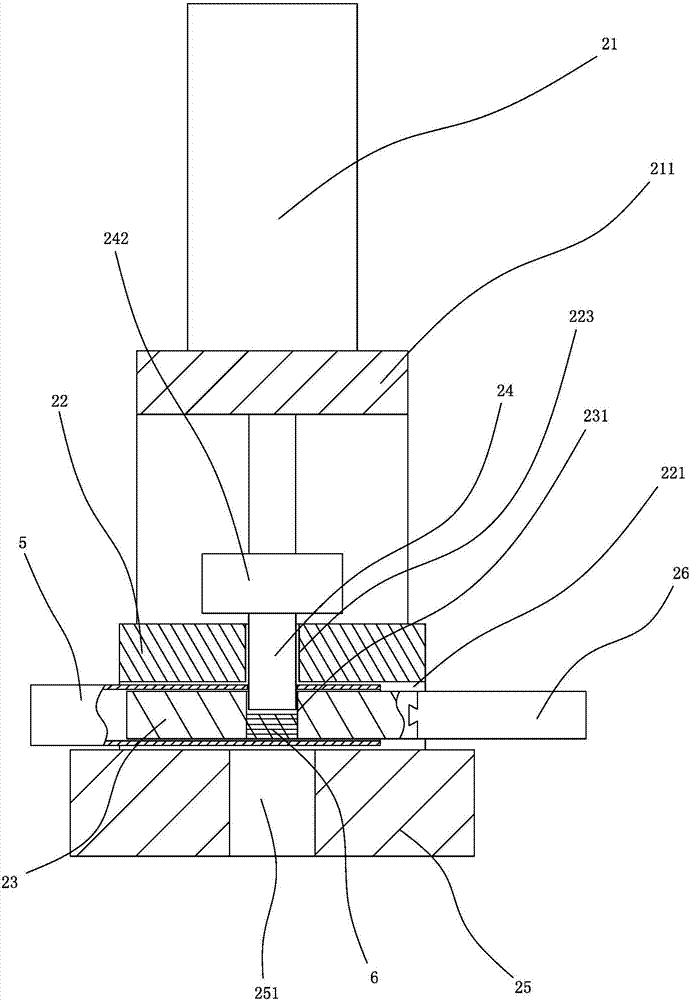 A continuous punching device for straight pipe