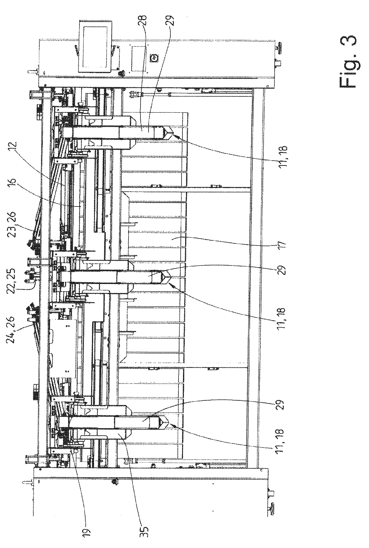 Method and device for supplying laundry items to a laundry treatment device, in particular a mangle