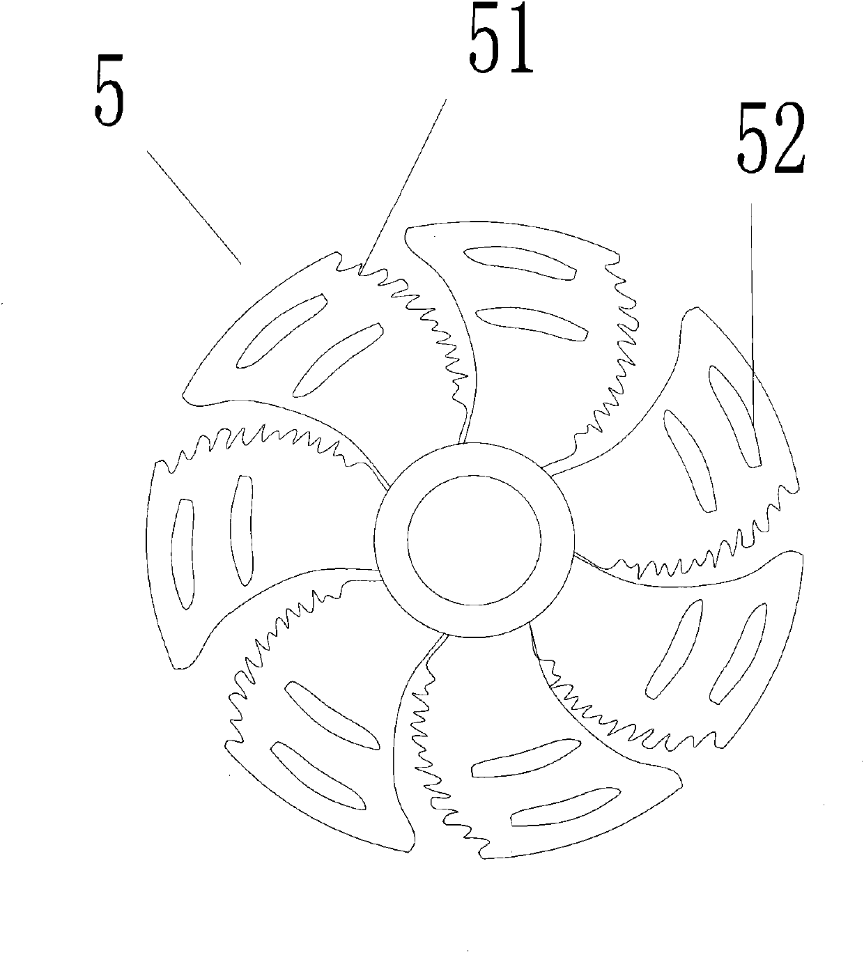 Noise-reducing axial flow fan