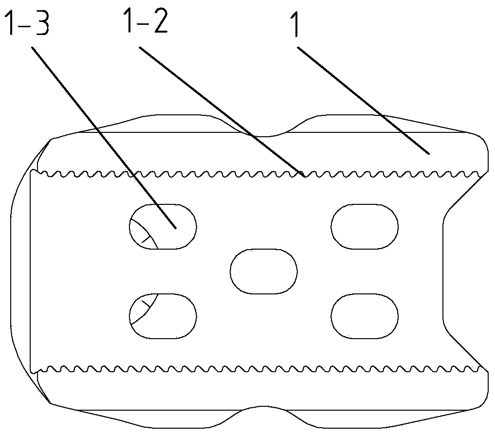 Claw-shaped sternum fixator