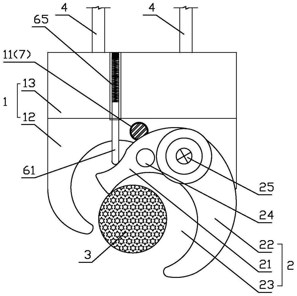 Automatic unhooking and hooking device for hoisting of soil collecting carriage in subway shield tunnel construction