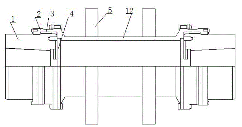 Coupler provided with balancing devices