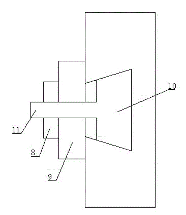 Coupler provided with balancing devices