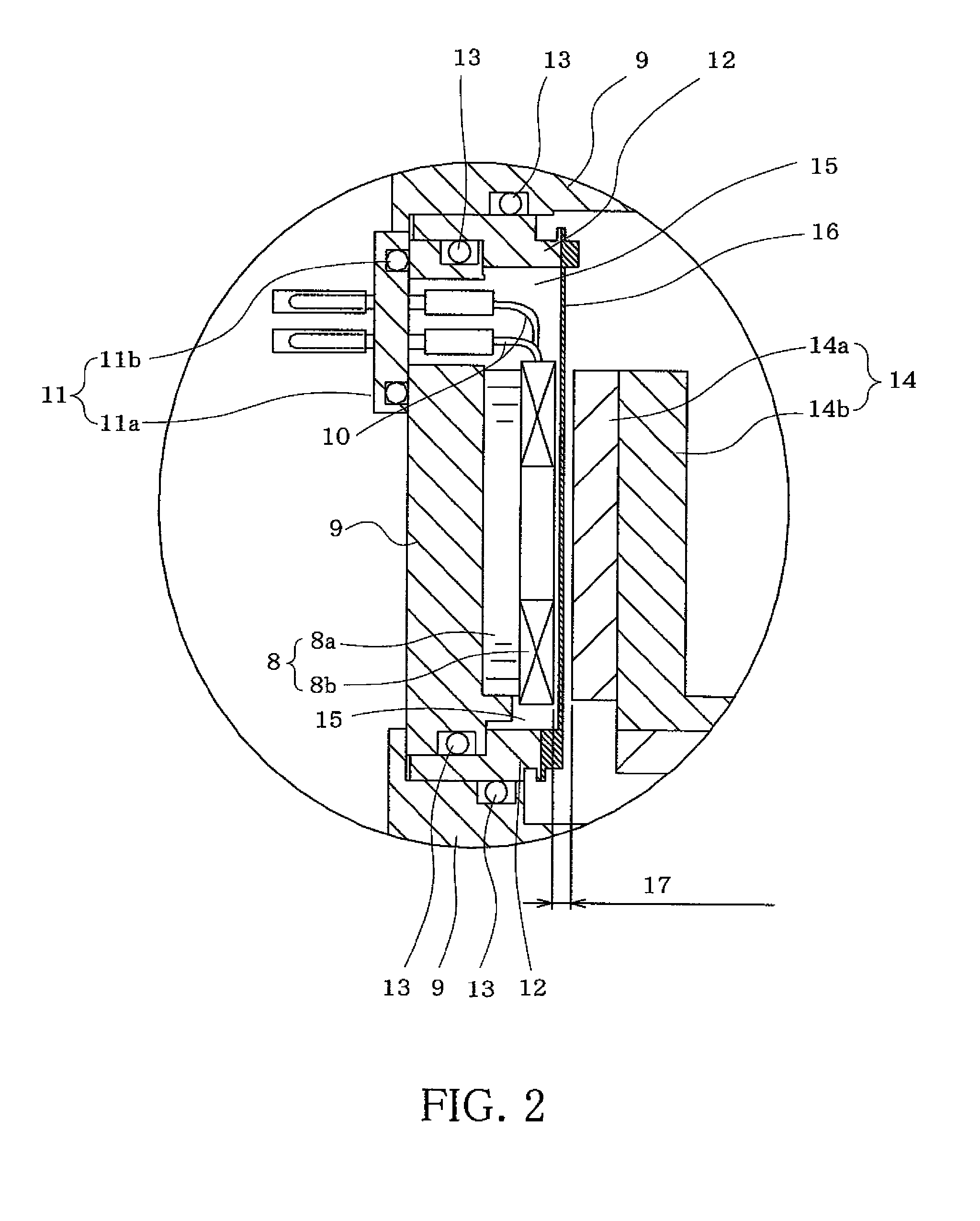 Vacuum robot, vacuum motor for vacuum robot, and production method of said vacuum motor