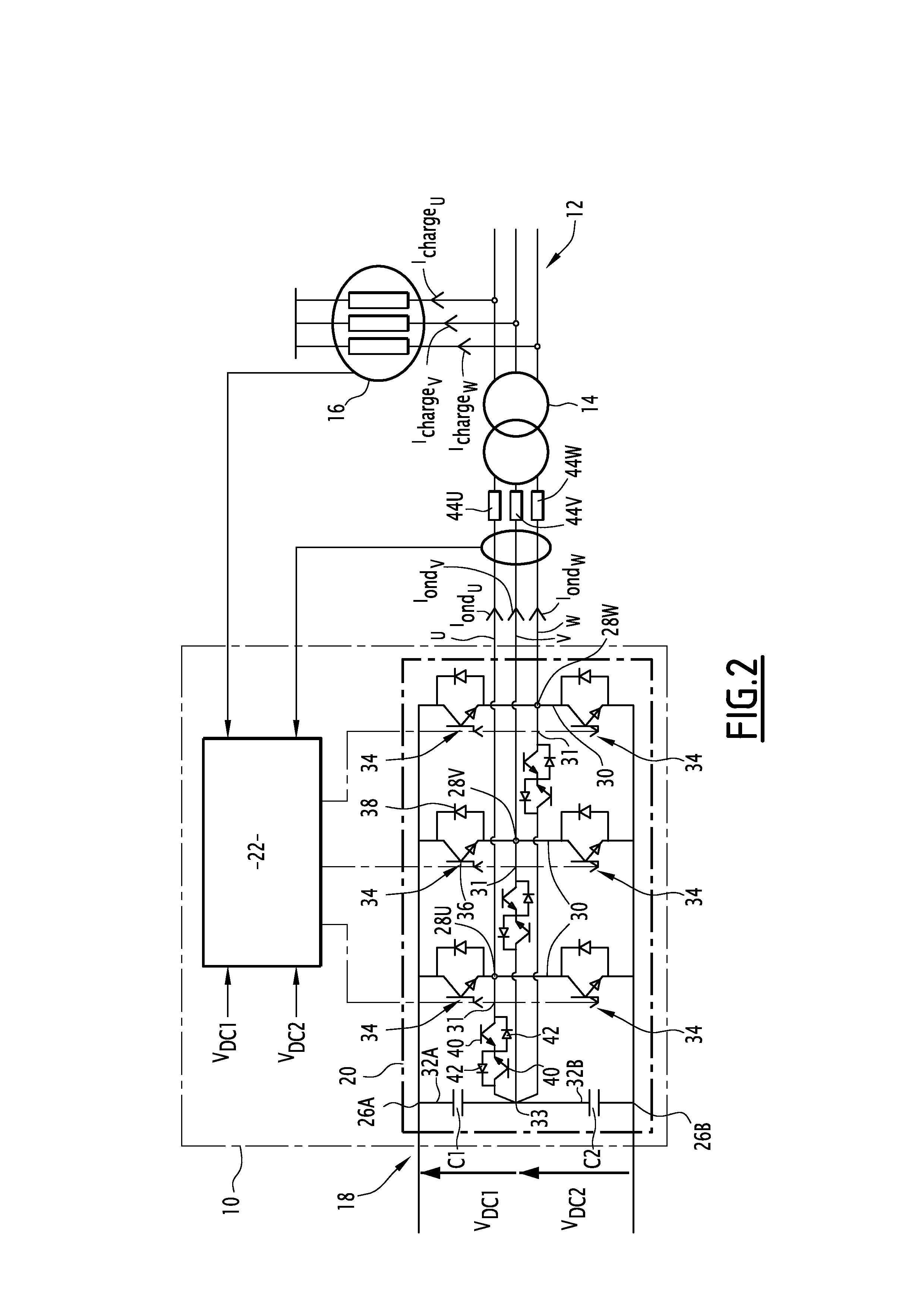 Reactive energy compensator and associated method for balancing half-bus voltages