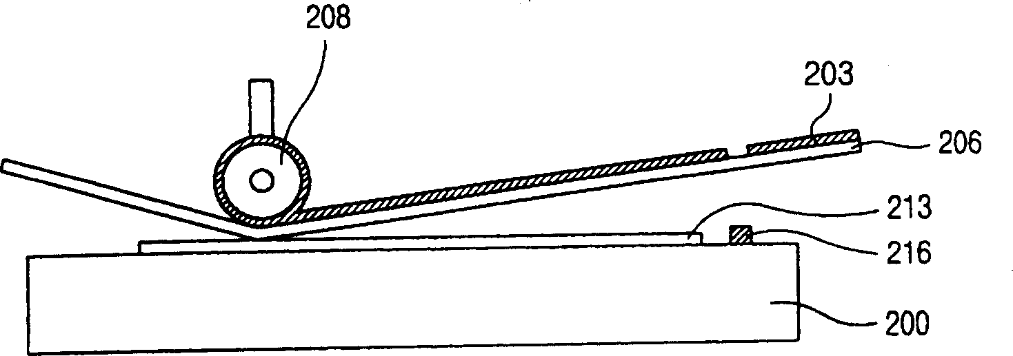 Separation filler for mfg. LCD display panel and method of controlling distance of nozzle and substrate